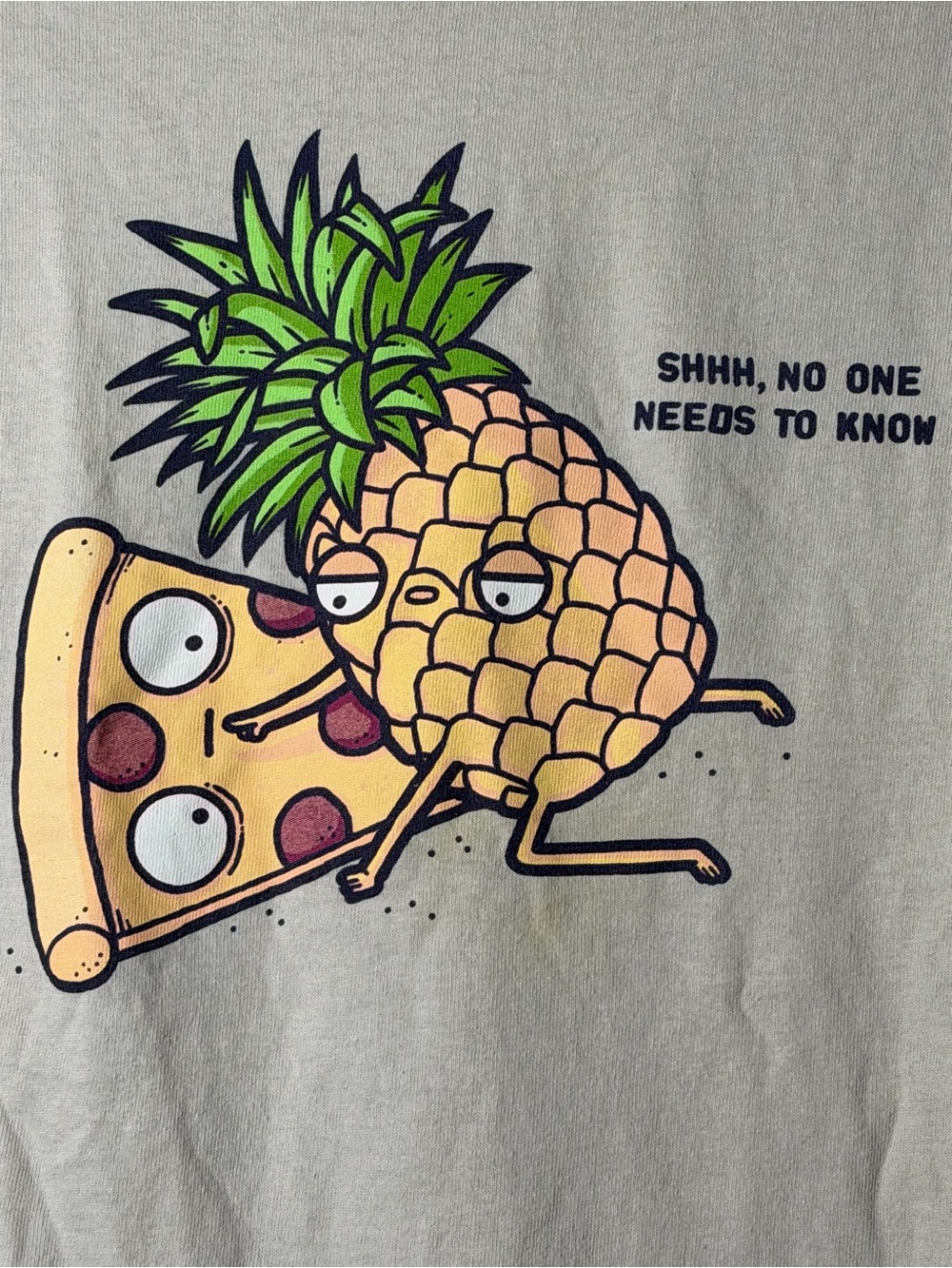 T Pizza Pineapple Forbidden Love Graphic T-Shirt M Funny Meme Tee Gift Joke Tee
